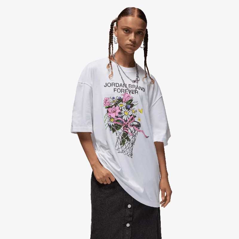 plain white t-shirts bulk -JORDAN | WMN'S OVERSIZED GRAPHIC T-SHIRT { WHITE