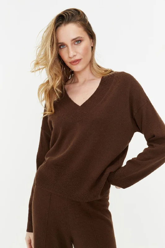 Pullover sweater with fitted hem -Cocoa Wool-Cashmere V-Neck Sweater